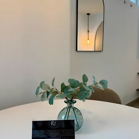 아파트 Royal Flats